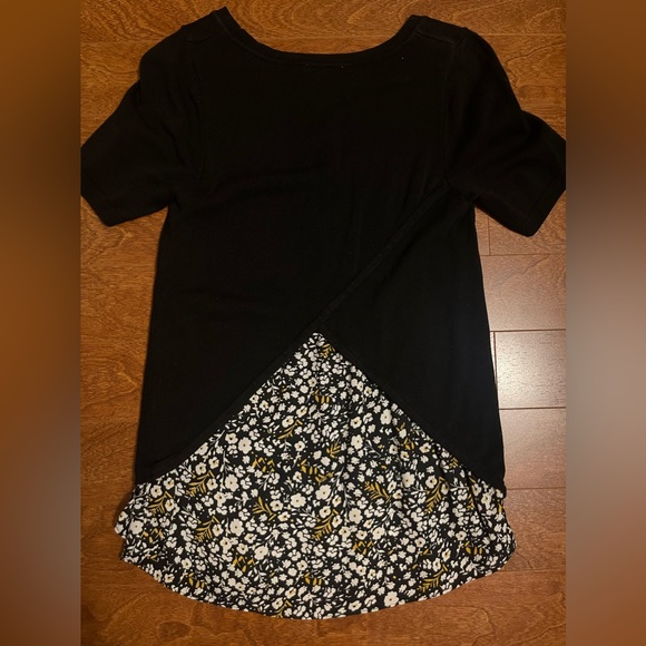 Sweater with floral peek a boo shirt - Picture 3 of 3